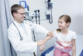Детский врач остеопат. Консультация, диагностика, профилактика, лечение заболеваний методом остеопатии у детей. Записать ребенка на прием к детскому остеопату.